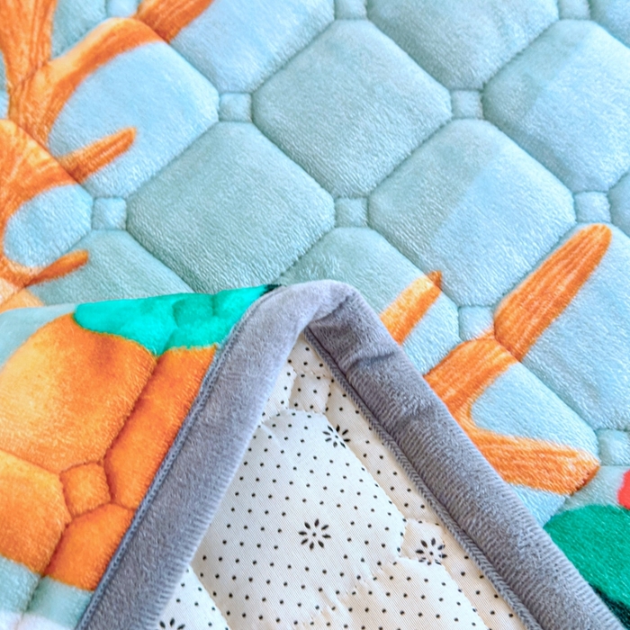 91家纺网 家纺一手货源 找家纺 小叮当家纺仓储工厂店 2025新款牛奶绒夹棉印花床垫学生图 绒床垫-圣诞小鹿绿色