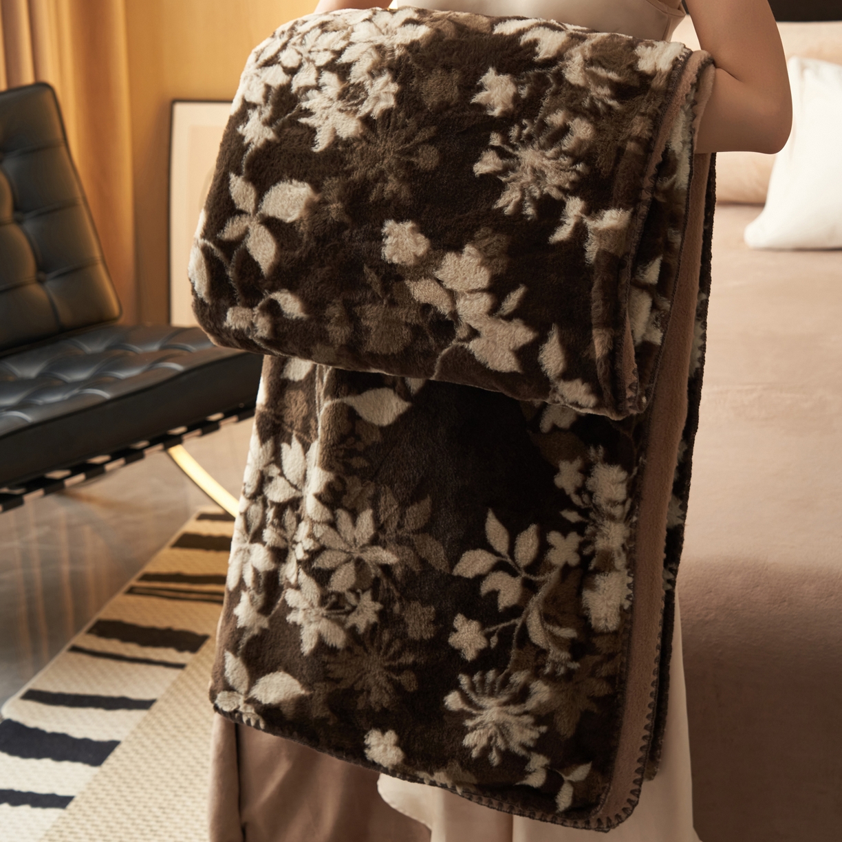 91家纺网 家纺一手货源 找家纺 （总）晨曦家纺 2025新款兔毛绒海獭绒双层毛毯三角针复合毛毯