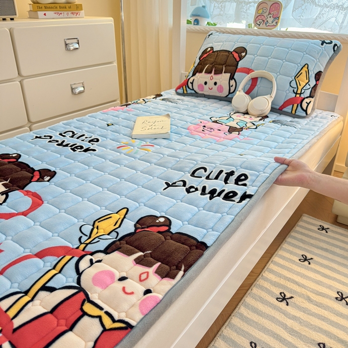 小叮当家纺仓储工厂店 2025新款牛奶绒夹棉印花床垫学生图 绒床垫-嬉戏之子