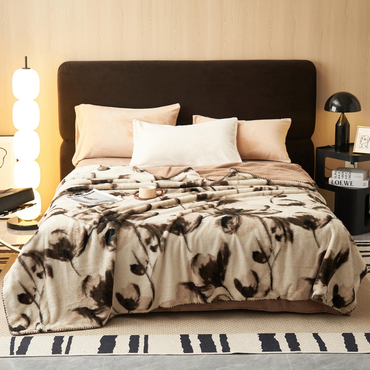 91家纺网 家纺一手货源 找家纺 晨曦家纺 2025新款兔毛绒海獭绒双层毛毯三角针复合毛毯 水墨画-浅咖