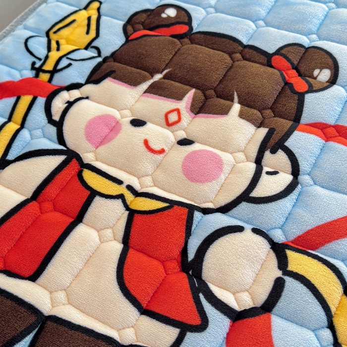 91家纺网 家纺一手货源 找家纺 小叮当家纺仓储工厂店 2025新款牛奶绒夹棉印花床垫学生图 绒床垫-嬉戏之子