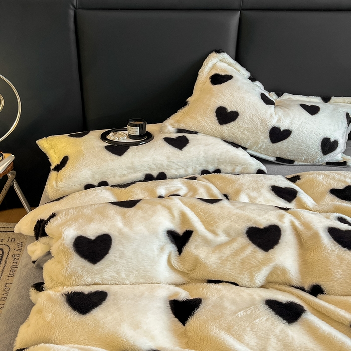 91家纺网 家纺一手货源 找家纺 一比一家纺 2025新款亲肤舒适兔毛绒兔兔绒牛奶绒四件套 爱心