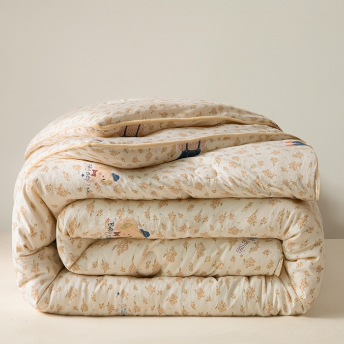 91家纺网 家纺一手货源 找家纺 漫仙阁家纺 2025新款斜纹印花被 春秋被 冬被 单人双人款被子 绅士小象-米黄