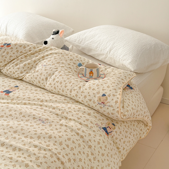 91家纺网 家纺一手货源 找家纺 漫仙阁家纺 2025新款斜纹印花被 春秋被 冬被 单人双人款被子 绅士小象-米黄