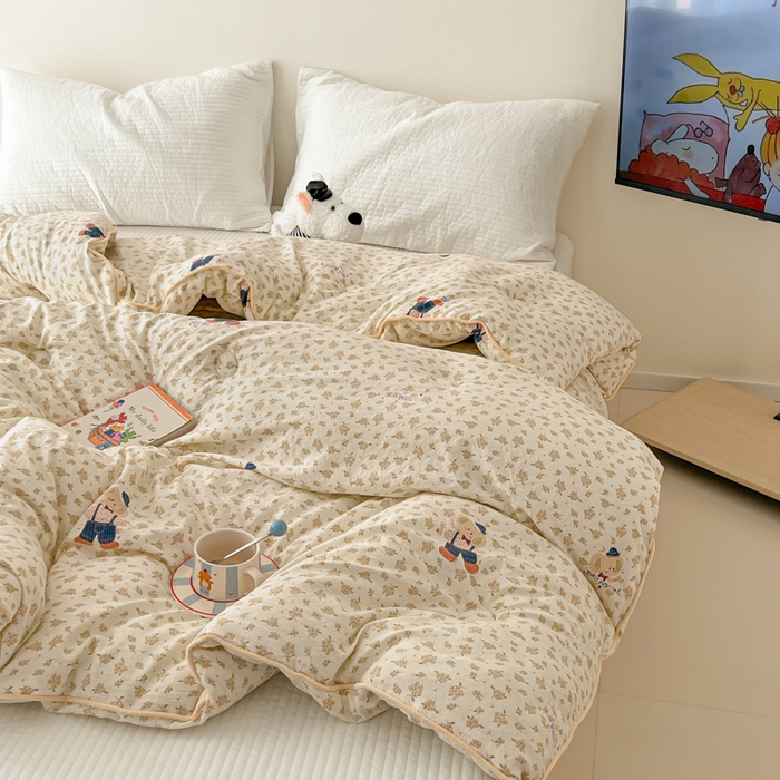 91家纺网 家纺一手货源 找家纺 漫仙阁家纺 2025新款斜纹印花被 春秋被 冬被 单人双人款被子 绅士小象-米黄