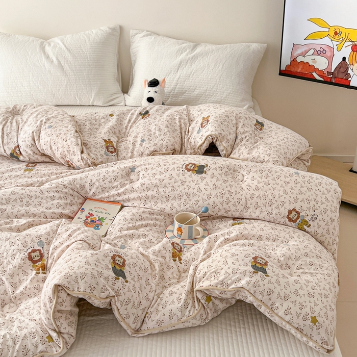91家纺网 家纺一手货源 找家纺 漫仙阁家纺 2025新款斜纹印花被 春秋被 冬被 单人双人款被子 萌宠小狮子