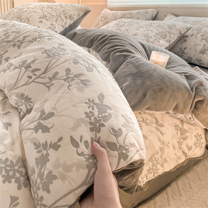 91家纺网 家纺一手货源 找家纺 （总）如约 2025新款A类雕花牛奶绒四件套