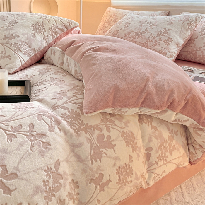 91家纺网 家纺一手货源 找家纺 （总）如约 2025新款A类雕花牛奶绒四件套