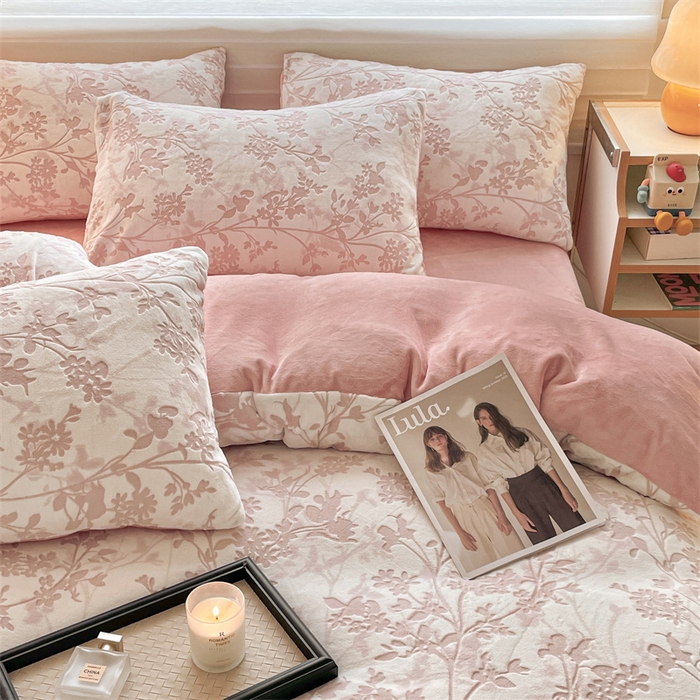 91家纺网 家纺一手货源 找家纺 （总）如约 2025新款A类雕花牛奶绒四件套