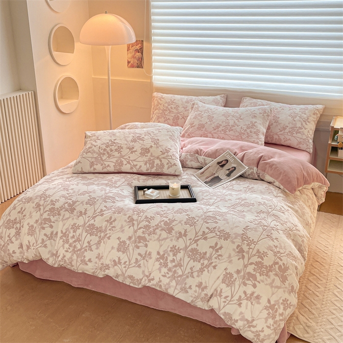 91家纺网 家纺一手货源 找家纺 （总）如约 2025新款A类雕花牛奶绒四件套