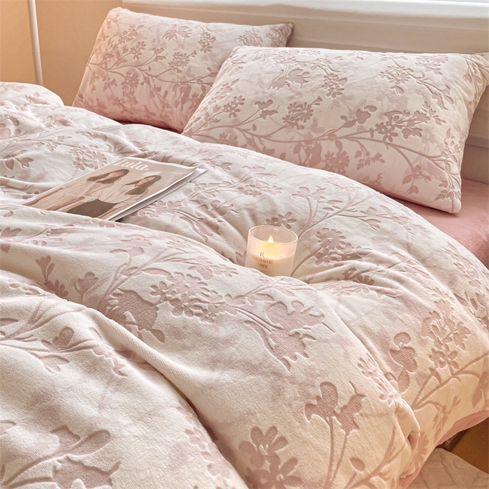 91家纺网 家纺一手货源 找家纺 如约 2025新款A类雕花牛奶绒四件套 花朝梦-粉