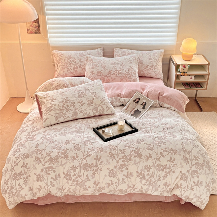 91家纺网 家纺一手货源 找家纺 （总）如约 2025新款A类雕花牛奶绒四件套