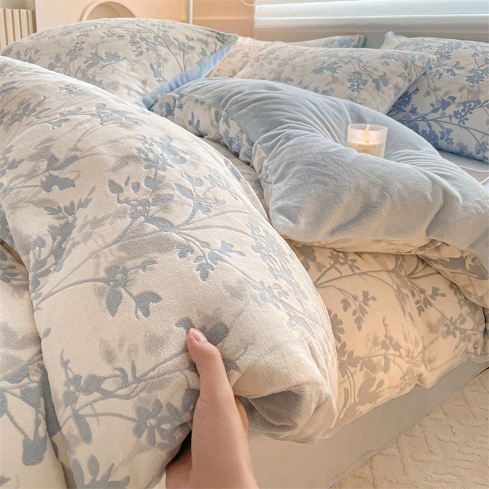 91家纺网 家纺一手货源 找家纺 （总）如约 2025新款A类雕花牛奶绒四件套