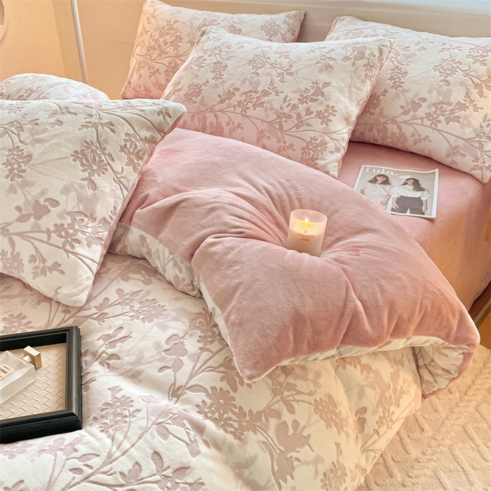 91家纺网 家纺一手货源 找家纺 （总）如约 2025新款A类雕花牛奶绒四件套