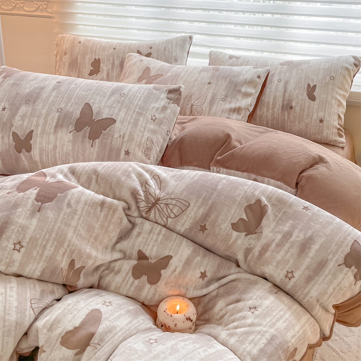 91家纺网 家纺一手货源 找家纺 如约 2025新款A类雕花牛奶绒四件套 雾绡蝶梦-咖