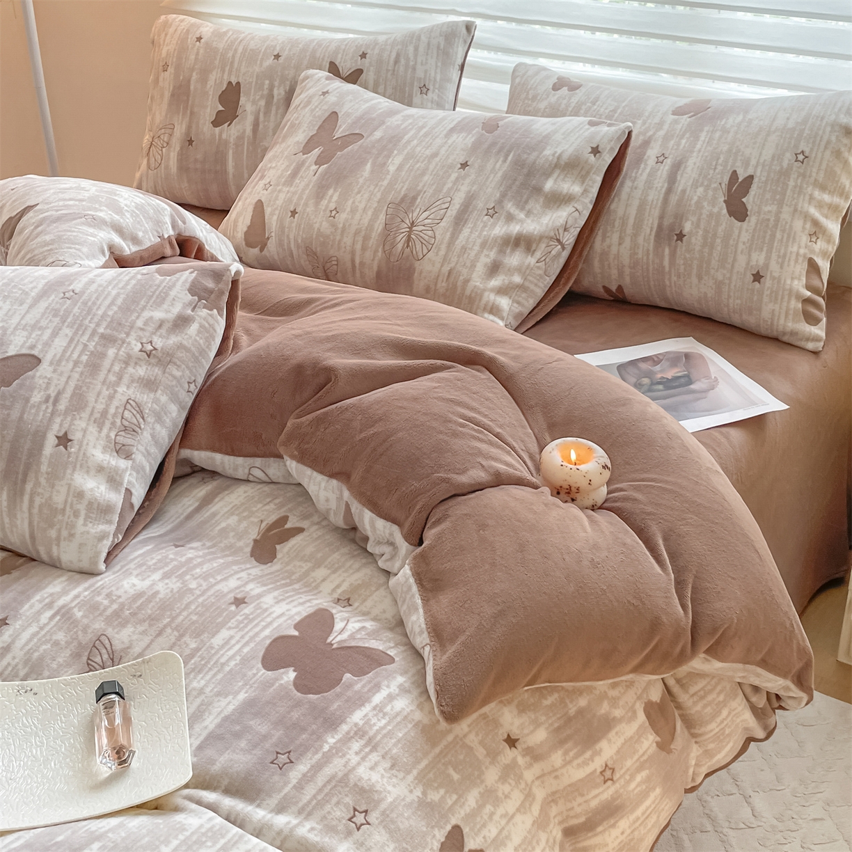 91家纺网 家纺一手货源 找家纺 如约 2025新款A类雕花牛奶绒四件套 雾绡蝶梦-咖