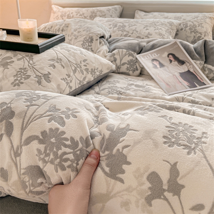 91家纺网 家纺一手货源 找家纺 如约 2025新款A类雕花牛奶绒四件套 花朝梦-灰