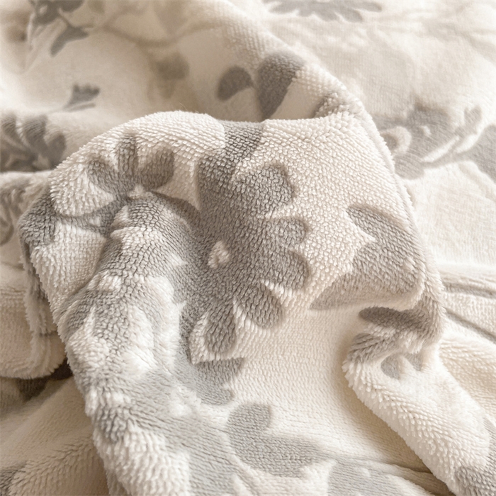 91家纺网 家纺一手货源 找家纺 如约 2025新款A类雕花牛奶绒四件套 花朝梦-灰