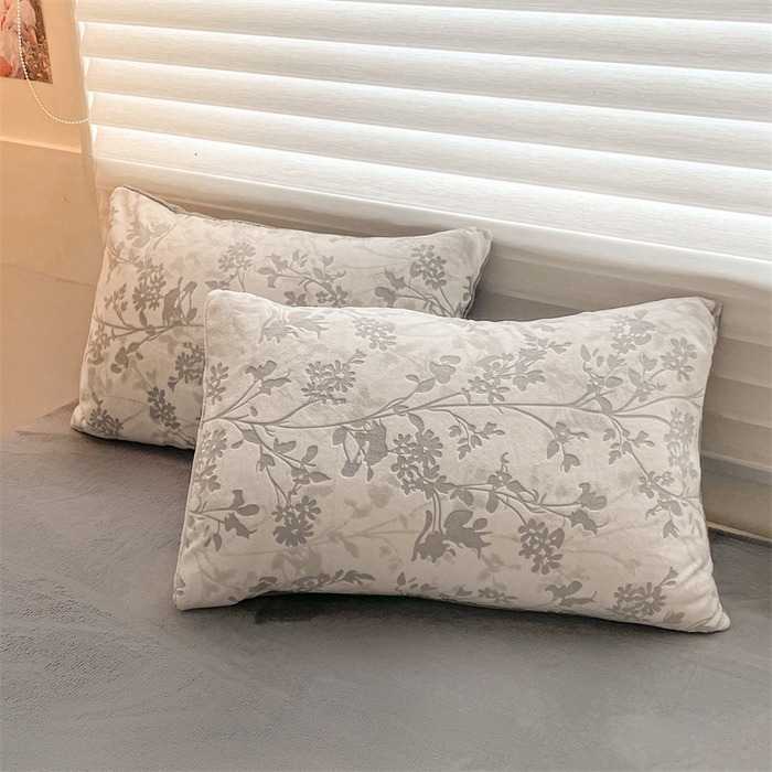 91家纺网 家纺一手货源 找家纺 如约 2025新款A类雕花牛奶绒四件套 花朝梦-灰