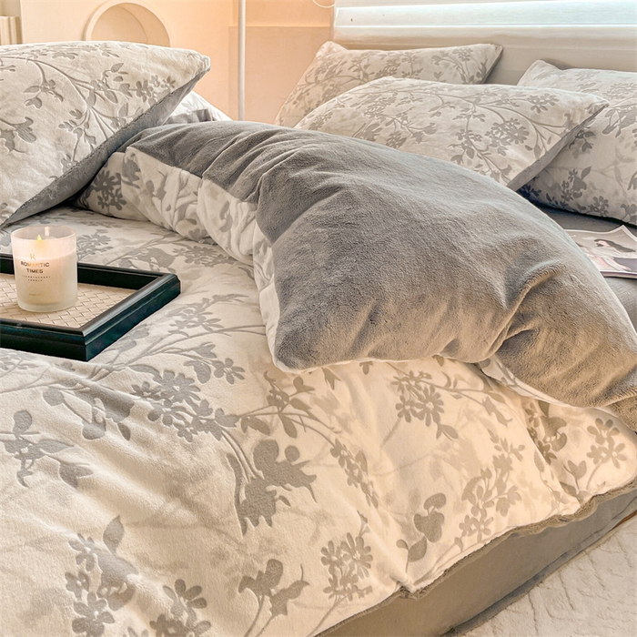 91家纺网 家纺一手货源 找家纺 如约 2025新款A类雕花牛奶绒四件套 花朝梦-灰