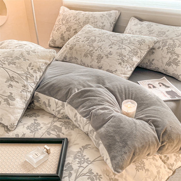 91家纺网 家纺一手货源 找家纺 如约 2025新款A类雕花牛奶绒四件套 花朝梦-灰