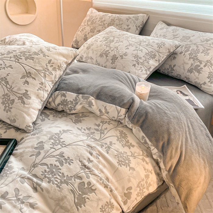 91家纺网 家纺一手货源 找家纺 如约 2025新款A类雕花牛奶绒四件套 花朝梦-灰