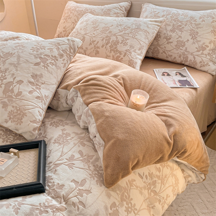 91家纺网 家纺一手货源 找家纺 如约 2025新款A类雕花牛奶绒四件套 花朝梦-咖