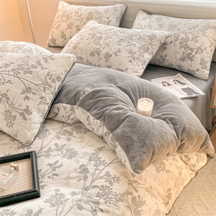 91家纺网 家纺一手货源 找家纺 如约 2025新款A类雕花牛奶绒四件套 花朝梦-灰