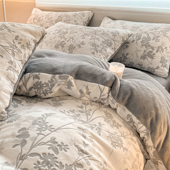 91家纺网 家纺一手货源 找家纺 如约 2025新款A类雕花牛奶绒四件套 花朝梦-灰