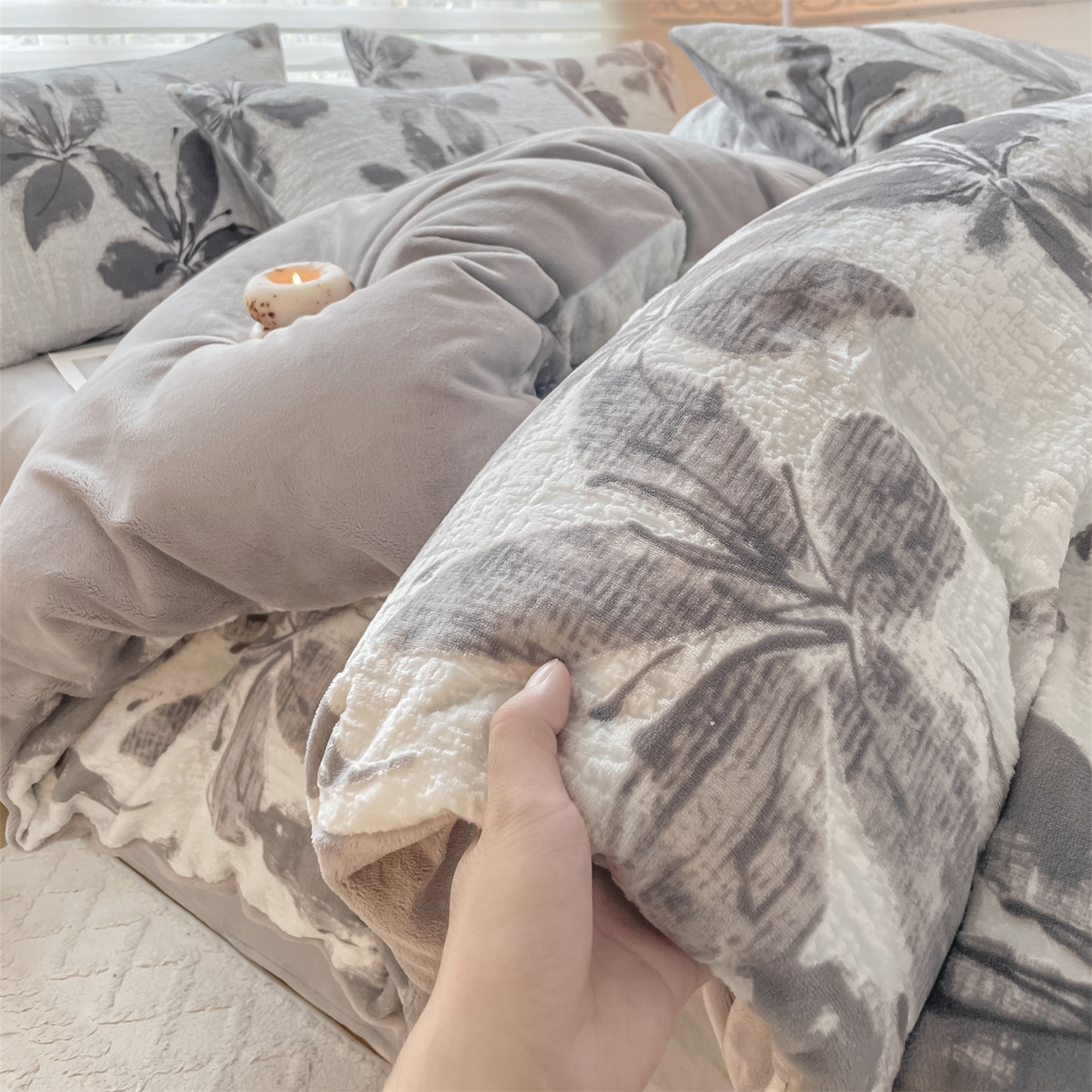 如约 2025新款A类雕花牛奶绒四件套 素花疏影-灰