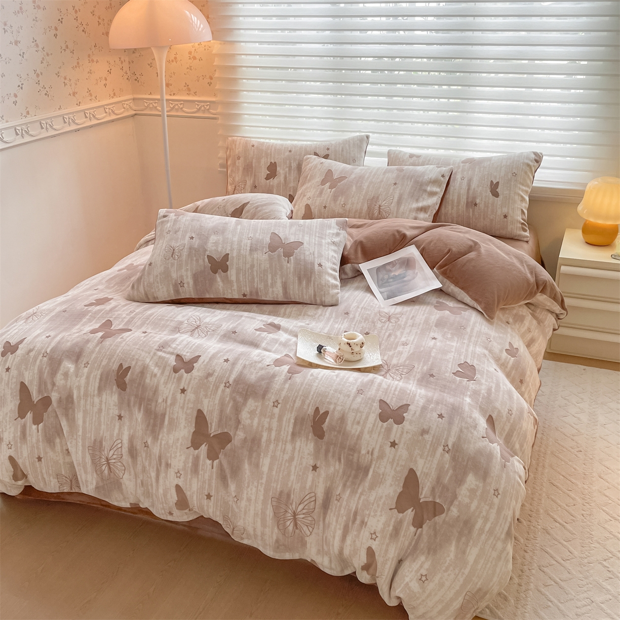 91家纺网 家纺一手货源 找家纺 如约 2025新款A类雕花牛奶绒四件套 雾绡蝶梦-咖