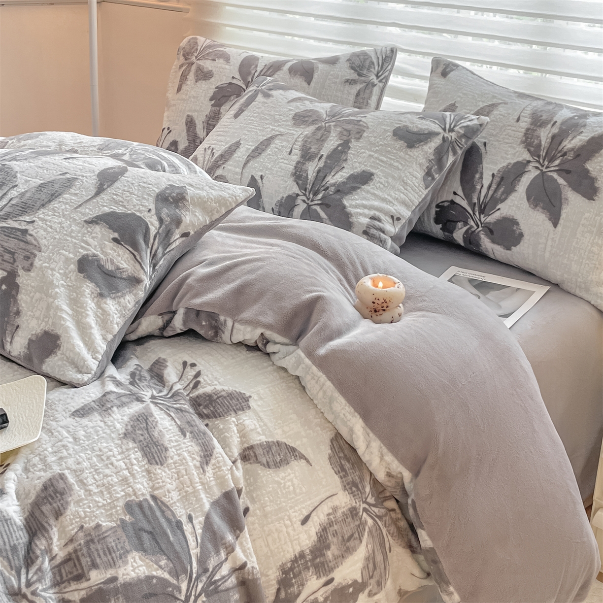 91家纺网 家纺一手货源 找家纺 如约 2025新款A类雕花牛奶绒四件套 素花疏影-灰