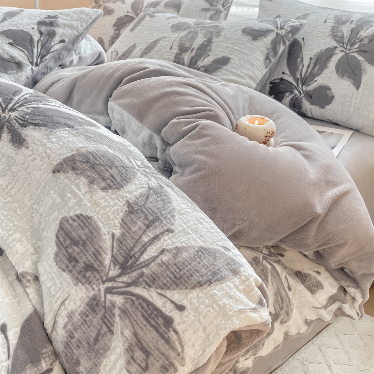 91家纺网 家纺一手货源 找家纺 如约 2025新款A类雕花牛奶绒四件套 素花疏影-灰