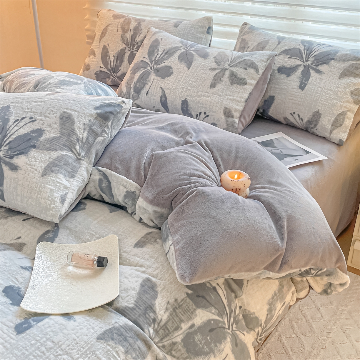 91家纺网 家纺一手货源 找家纺 如约 2025新款A类雕花牛奶绒四件套 素花疏影-蓝