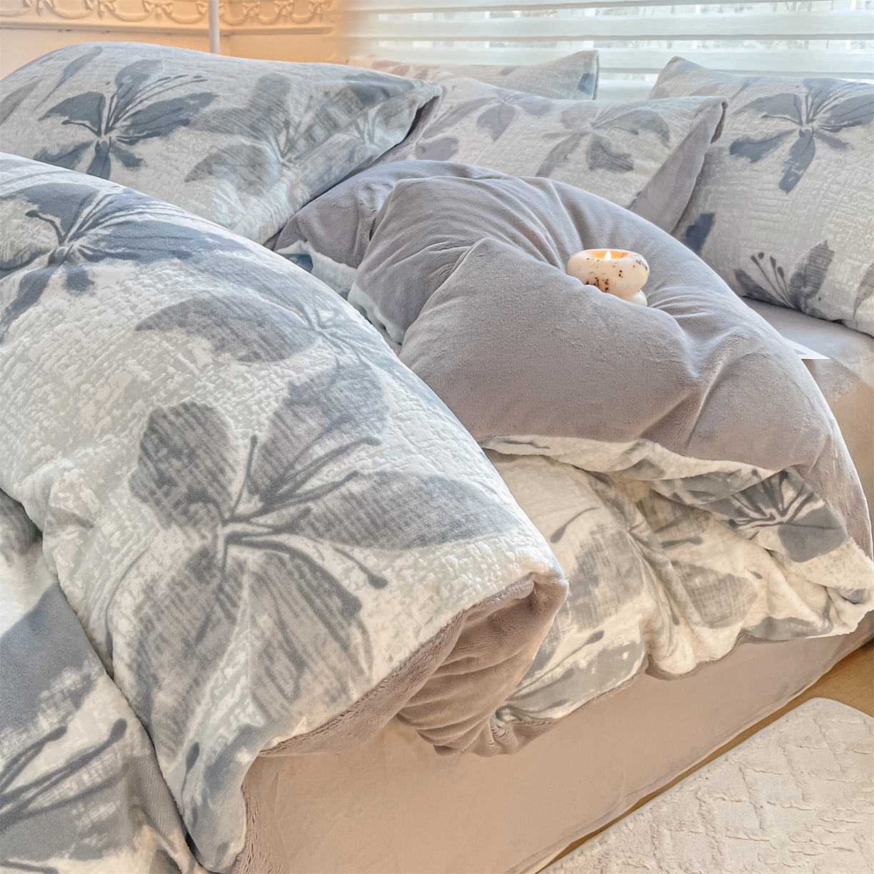 91家纺网 家纺一手货源 找家纺 如约 2025新款A类雕花牛奶绒四件套 素花疏影-蓝