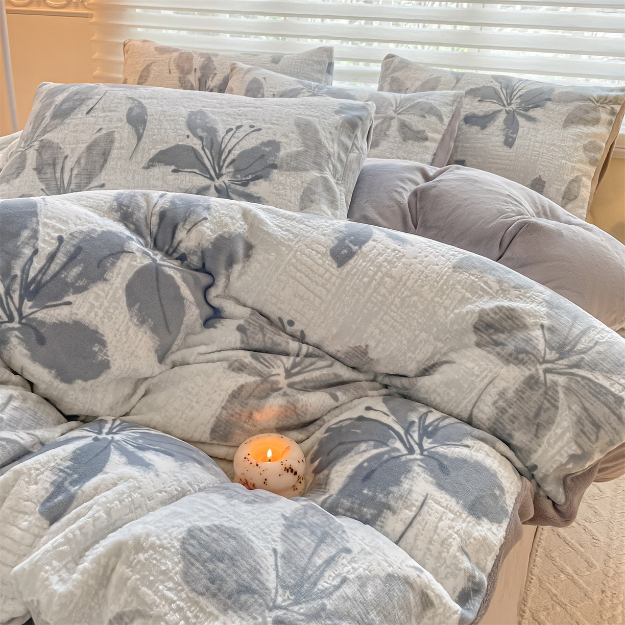 91家纺网 家纺一手货源 找家纺 如约 2025新款A类雕花牛奶绒四件套 素花疏影-蓝