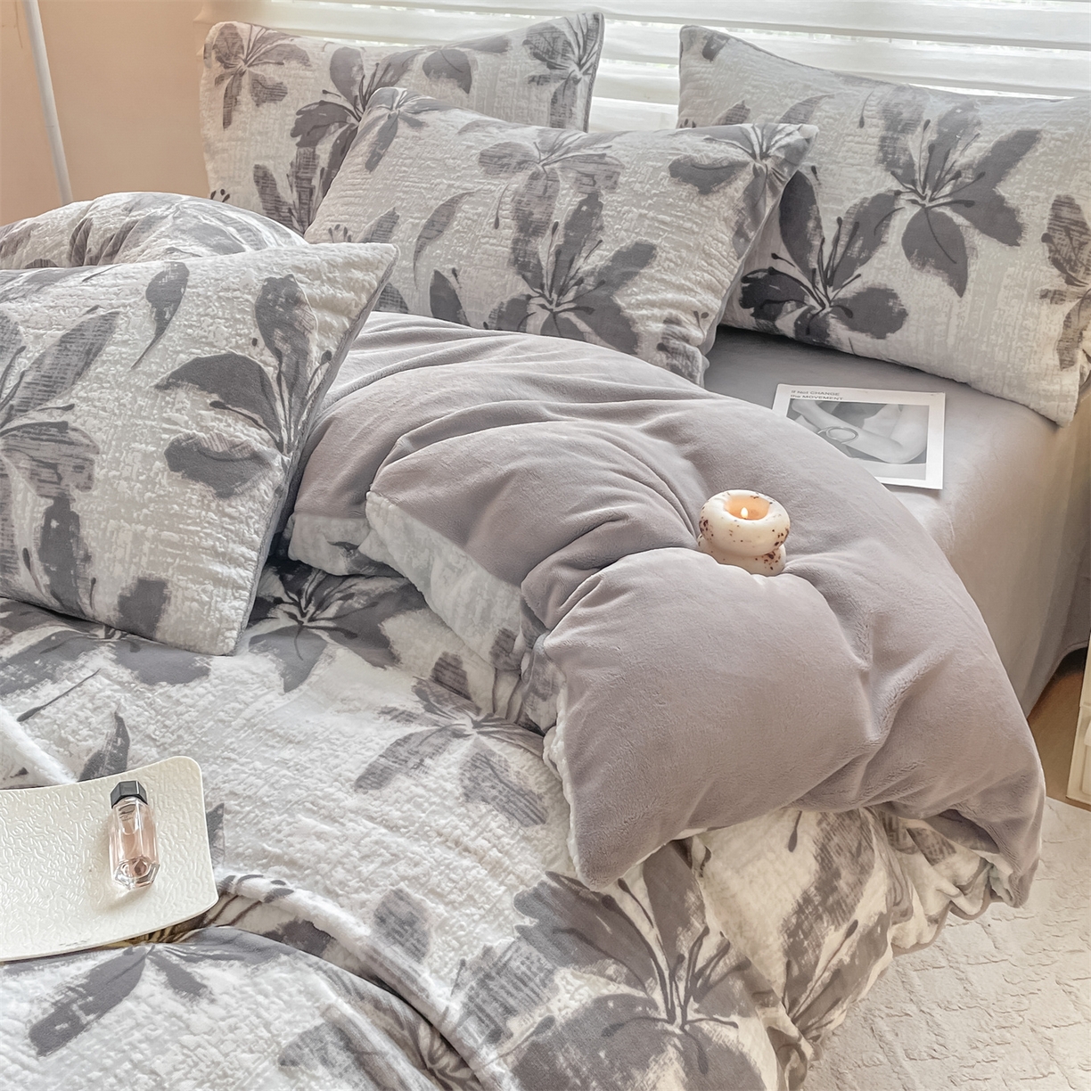 91家纺网 家纺一手货源 找家纺 如约 2025新款A类雕花牛奶绒四件套 素花疏影-灰