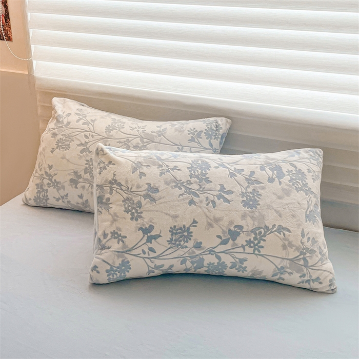 91家纺网 家纺一手货源 找家纺 如约 2025新款A类雕花牛奶绒四件套 花朝梦-蓝