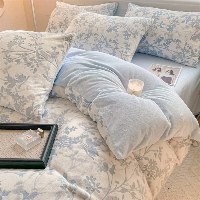91家纺网 家纺一手货源 找家纺 如约 2025新款A类雕花牛奶绒四件套 花朝梦-蓝