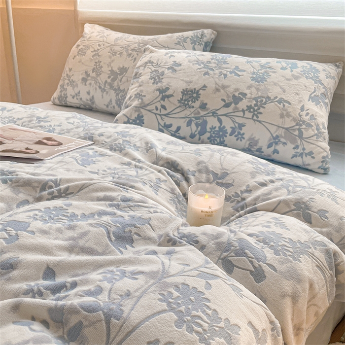 91家纺网 家纺一手货源 找家纺 如约 2025新款A类雕花牛奶绒四件套 花朝梦-蓝