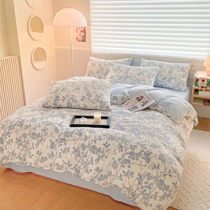 91家纺网 家纺一手货源 找家纺 如约 2025新款A类雕花牛奶绒四件套 花朝梦-蓝