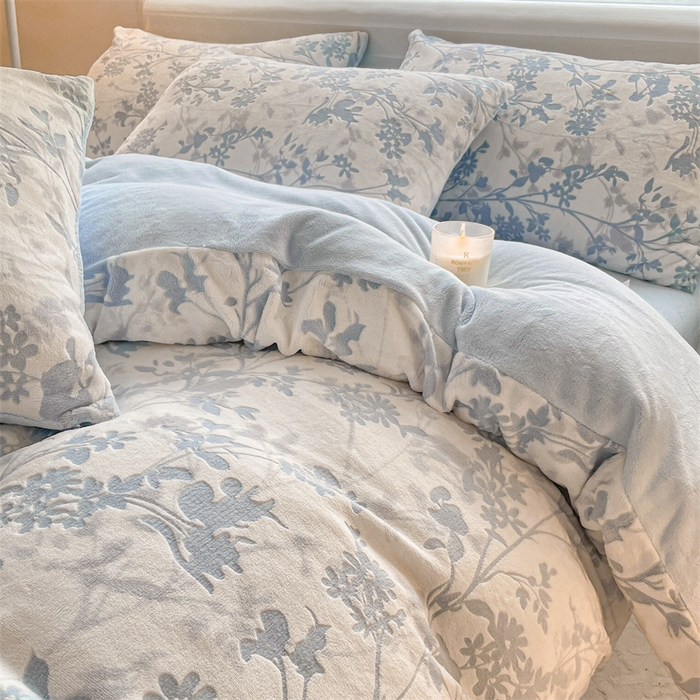 91家纺网 家纺一手货源 找家纺 如约 2025新款A类雕花牛奶绒四件套 花朝梦-蓝