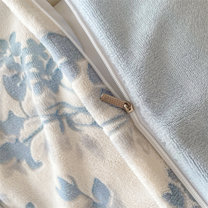 91家纺网 家纺一手货源 找家纺 如约 2025新款A类雕花牛奶绒四件套 花朝梦-蓝