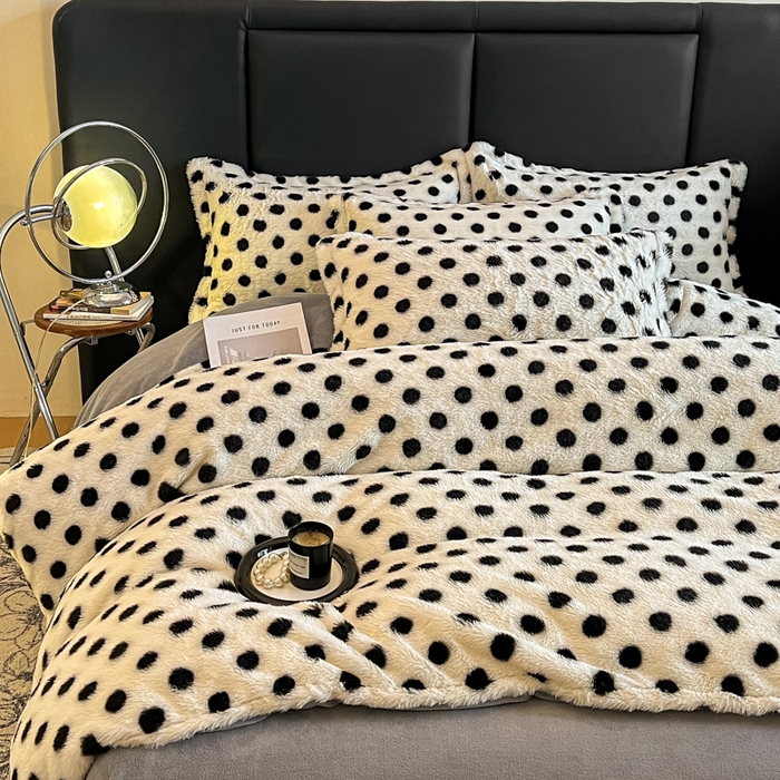 91家纺网 家纺一手货源 找家纺 一比一家纺 2025新款亲肤舒适兔毛绒兔兔绒牛奶绒四件套 波点-奶白