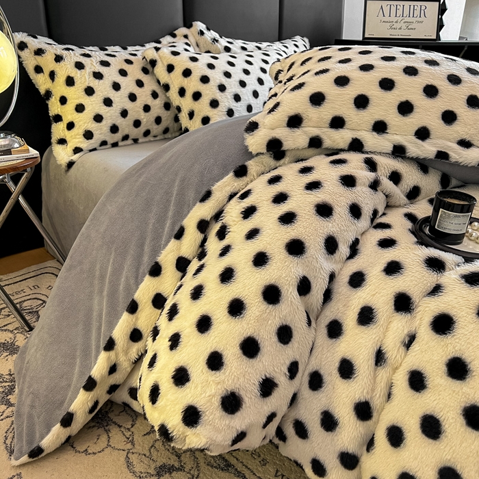 91家纺网 家纺一手货源 找家纺 一比一家纺 2025新款亲肤舒适兔毛绒兔兔绒牛奶绒四件套 波点-奶白