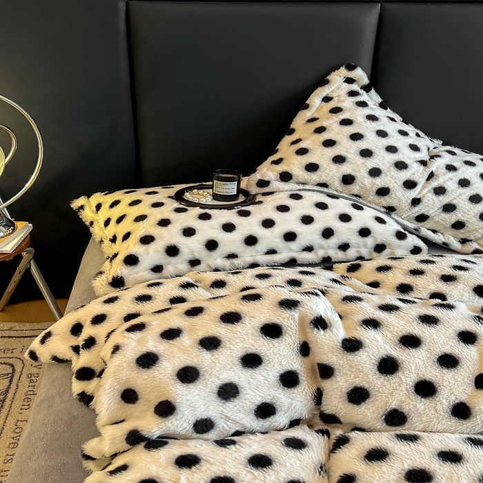 91家纺网 家纺一手货源 找家纺 一比一家纺 2025新款亲肤舒适兔毛绒兔兔绒牛奶绒四件套 波点-奶白