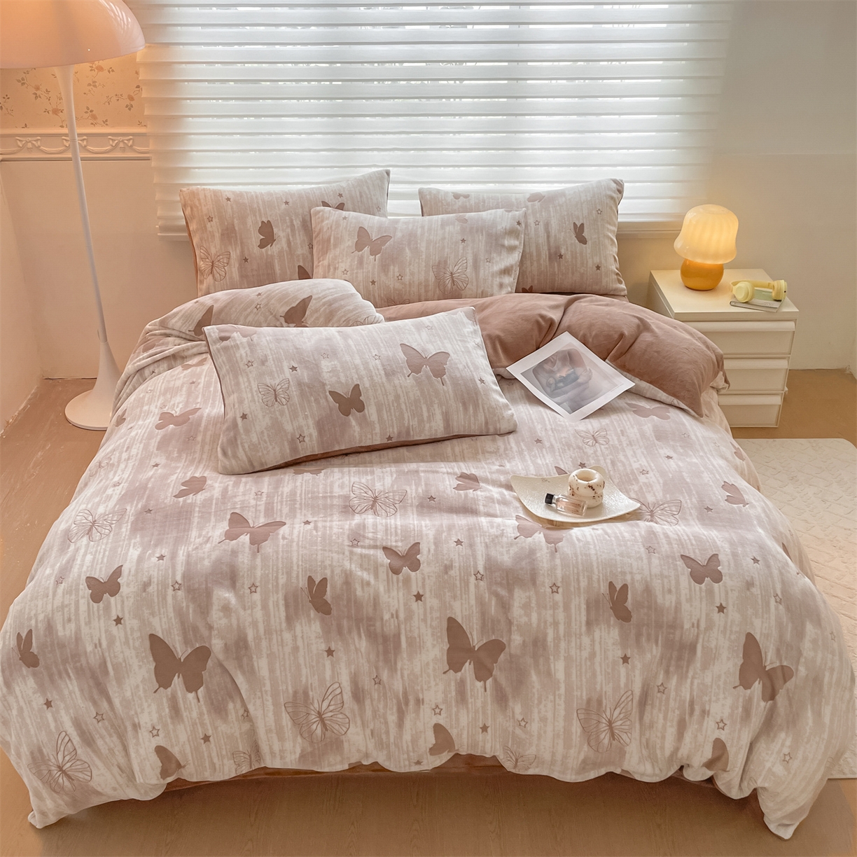 91家纺网 家纺一手货源 找家纺 如约 2025新款A类雕花牛奶绒四件套 雾绡蝶梦-咖