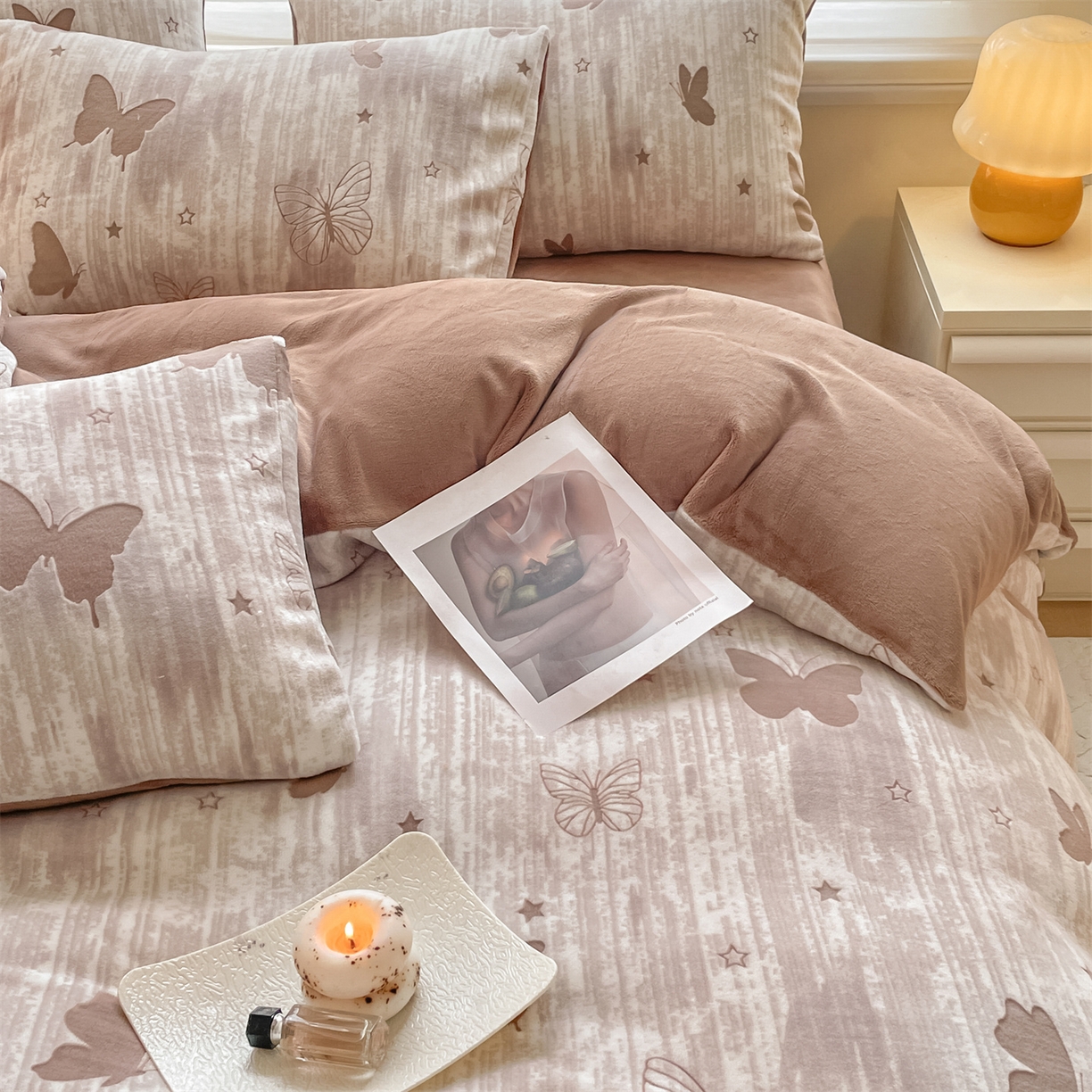 91家纺网 家纺一手货源 找家纺 如约 2025新款A类雕花牛奶绒四件套 雾绡蝶梦-咖