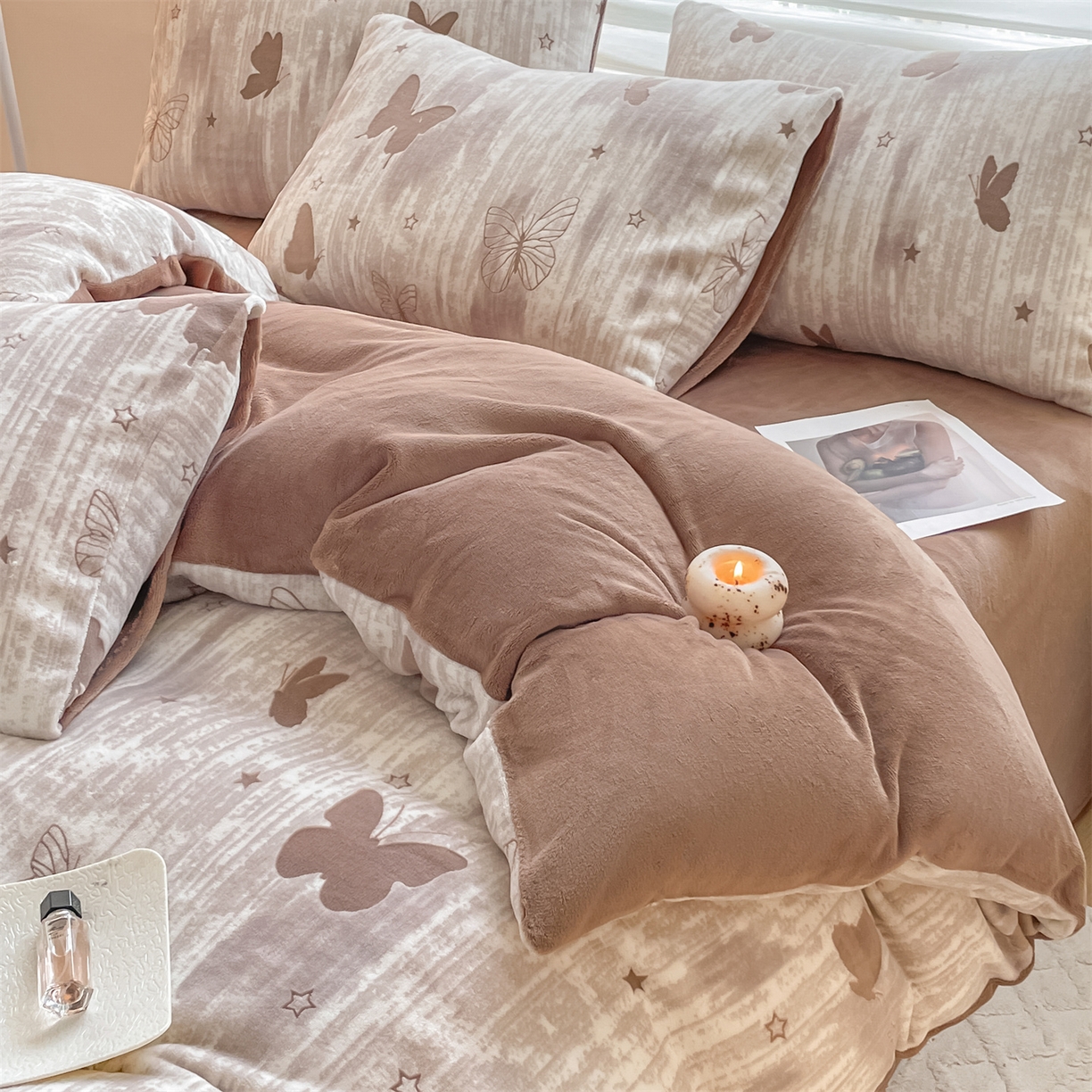 91家纺网 家纺一手货源 找家纺 如约 2025新款A类雕花牛奶绒四件套 雾绡蝶梦-咖