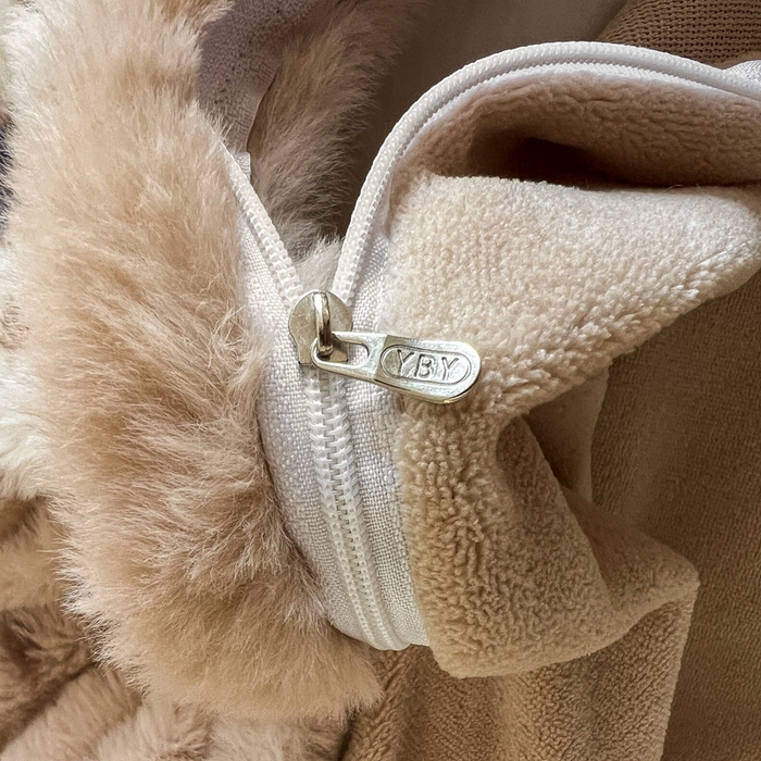 91家纺网 家纺一手货源 找家纺 一比一家纺 2025新款亲肤舒适兔毛绒兔兔绒牛奶绒四件套 蝴蝶结点点-咖